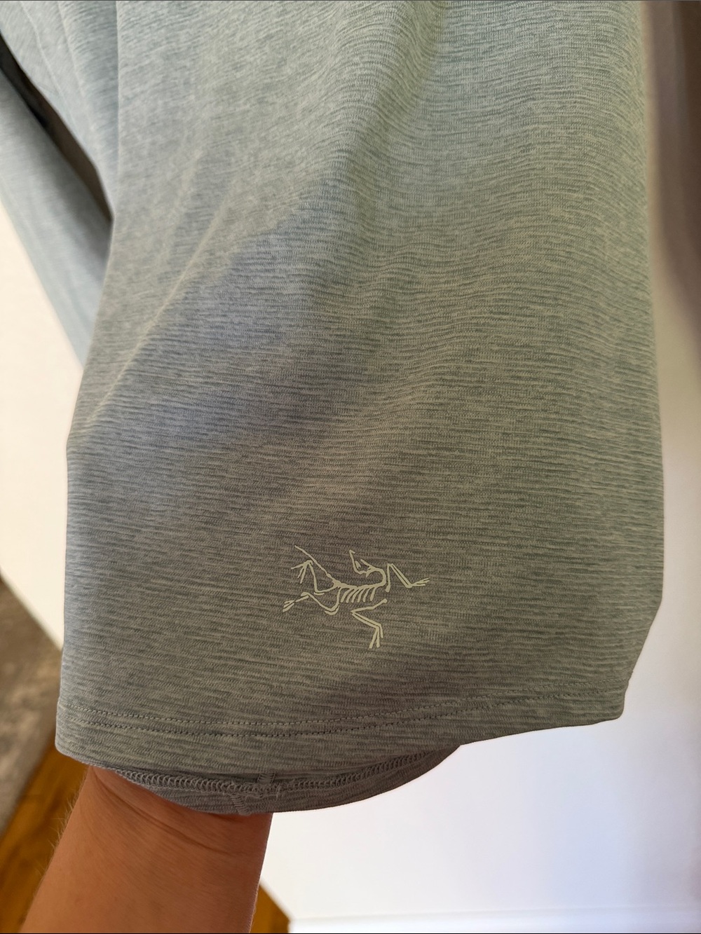 Arc'teryx Women's Long-Sleeve V-Neck Top in Sage - Picture 3 of 4